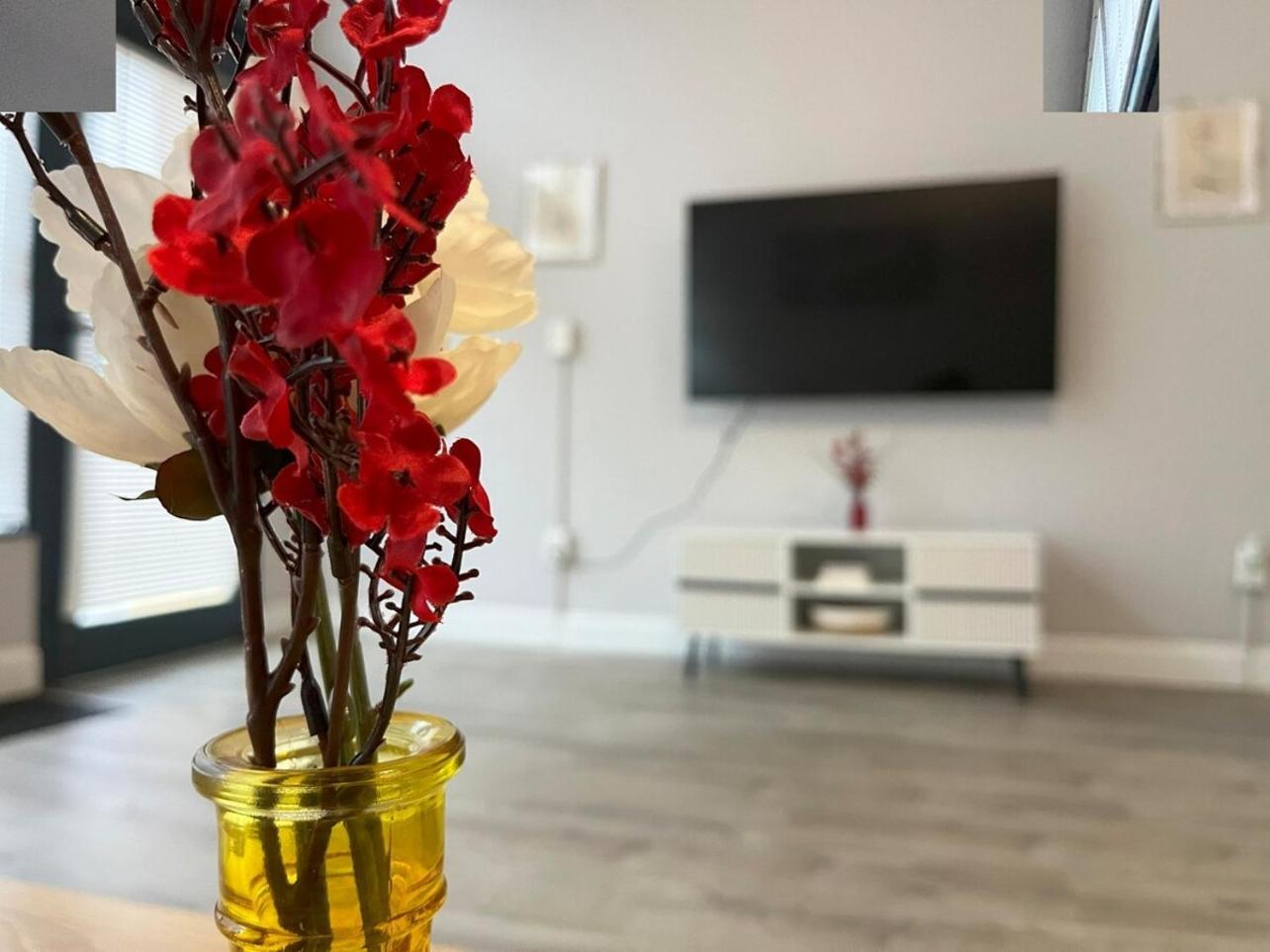 Appartamento Local Modern Getaway - Ground Floor Cleveland Esterno foto