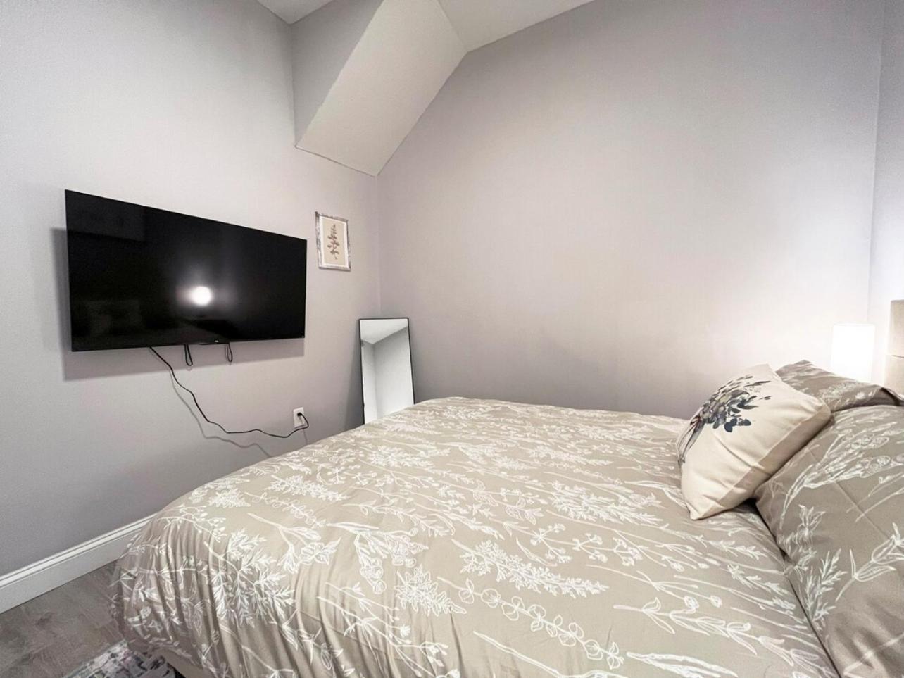 Appartamento Local Modern Getaway - Ground Floor Cleveland Esterno foto