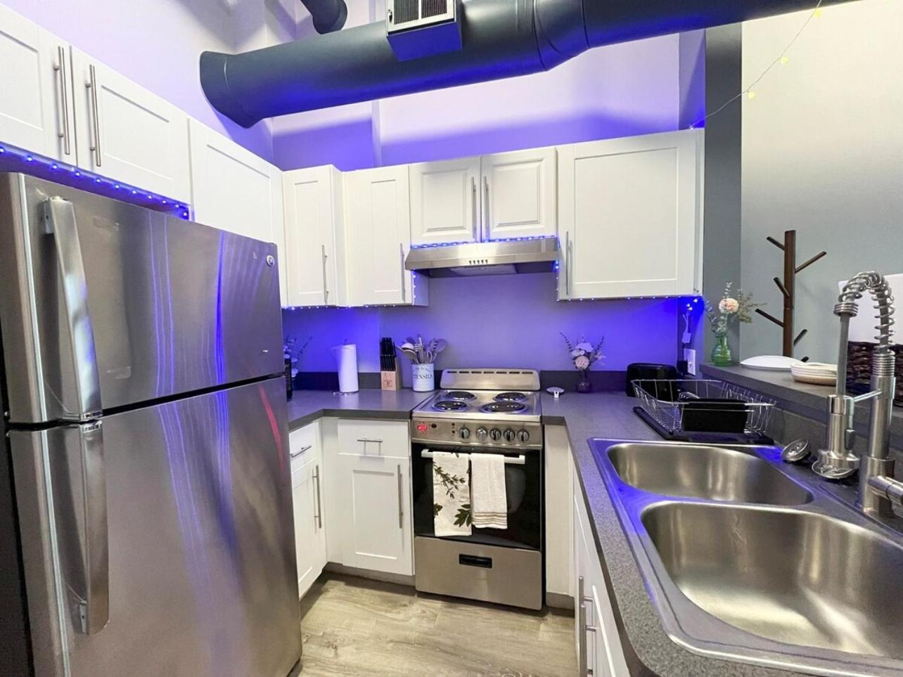 Appartamento Local Modern Getaway - Ground Floor Cleveland Esterno foto